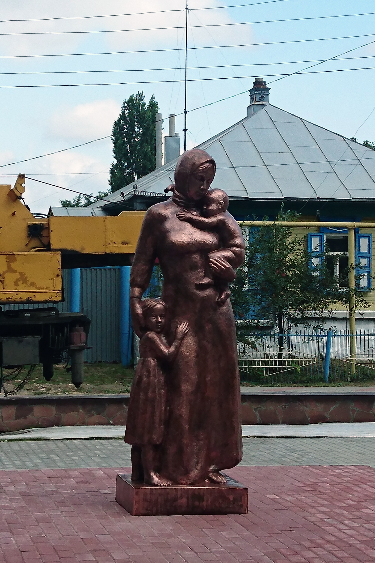 Памятник Женщинам, вынесшим тяготы войны